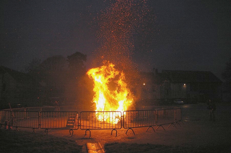 Sapins Galette et cidre: feu de joie sapins 049